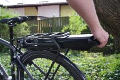 E-Bike Vision - EBV Batterie De Porte-bagages Compatible Bosch Active (Plus) / Performance (CX) 36 V -Électriques Vélo Pièces Magasin Bosch AP GT beim Einschieben 1024x685 3840x2160